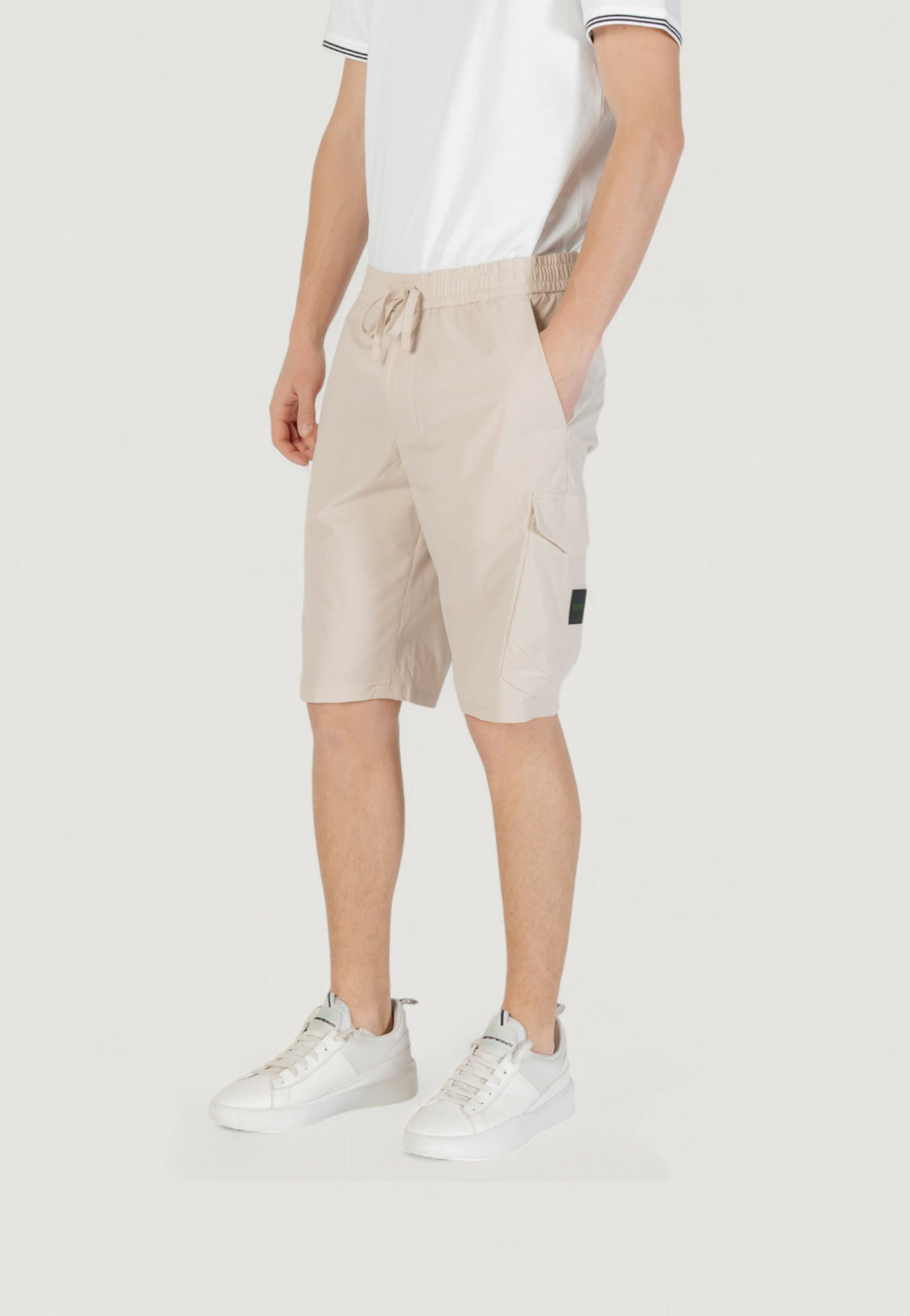 ボス サーベース カーゴ バミューダ ショーツ - ベージュ