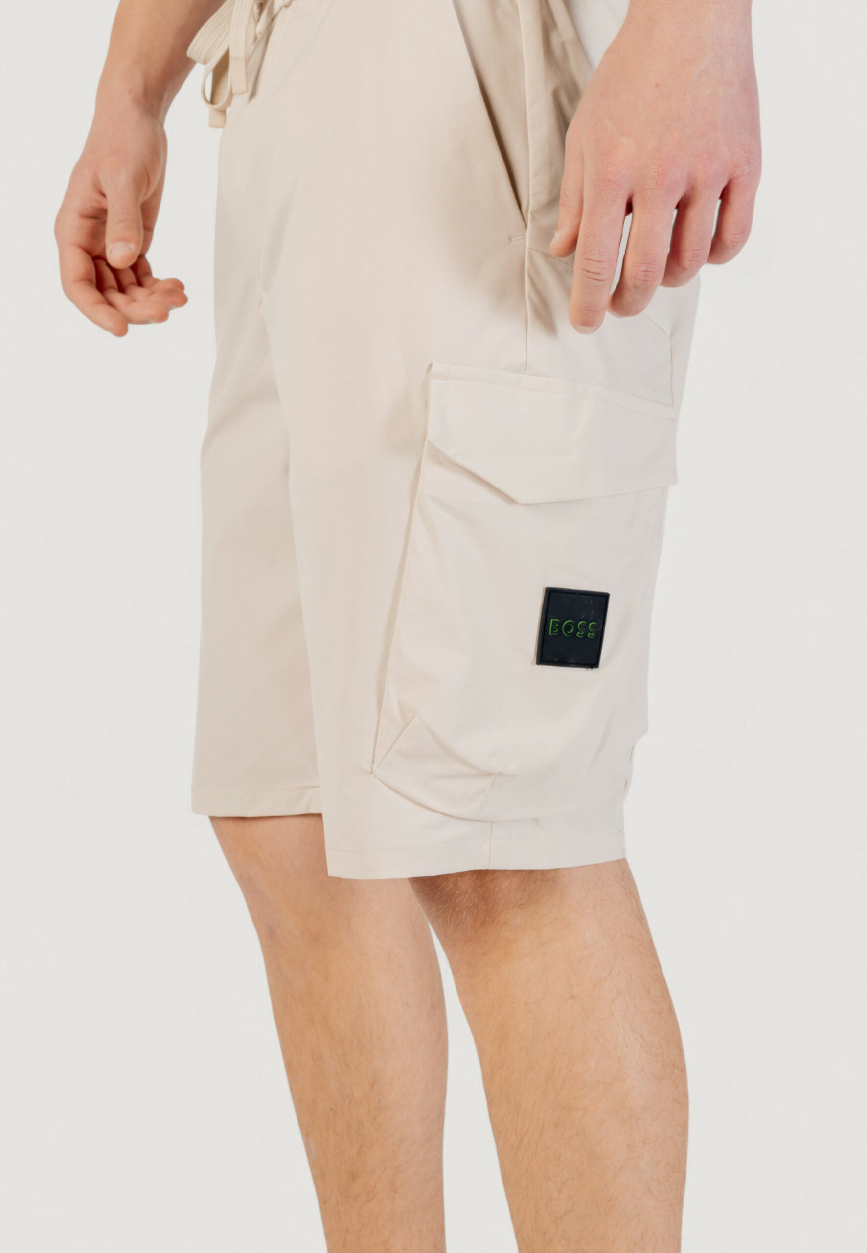 ボス サーベース カーゴ バミューダ ショーツ - ベージュ