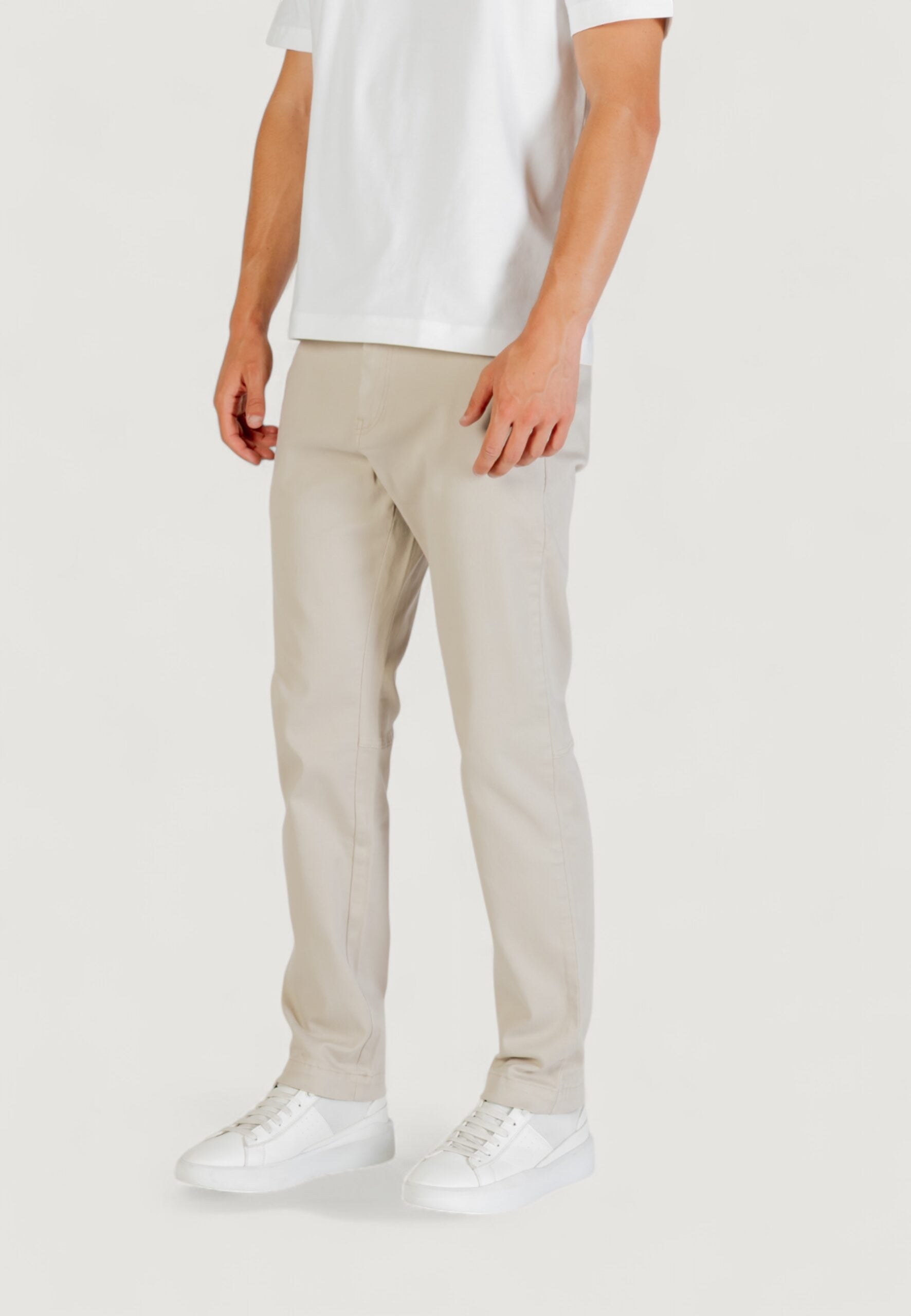 BOSS メンズ ライトベージュ トラウザーズ