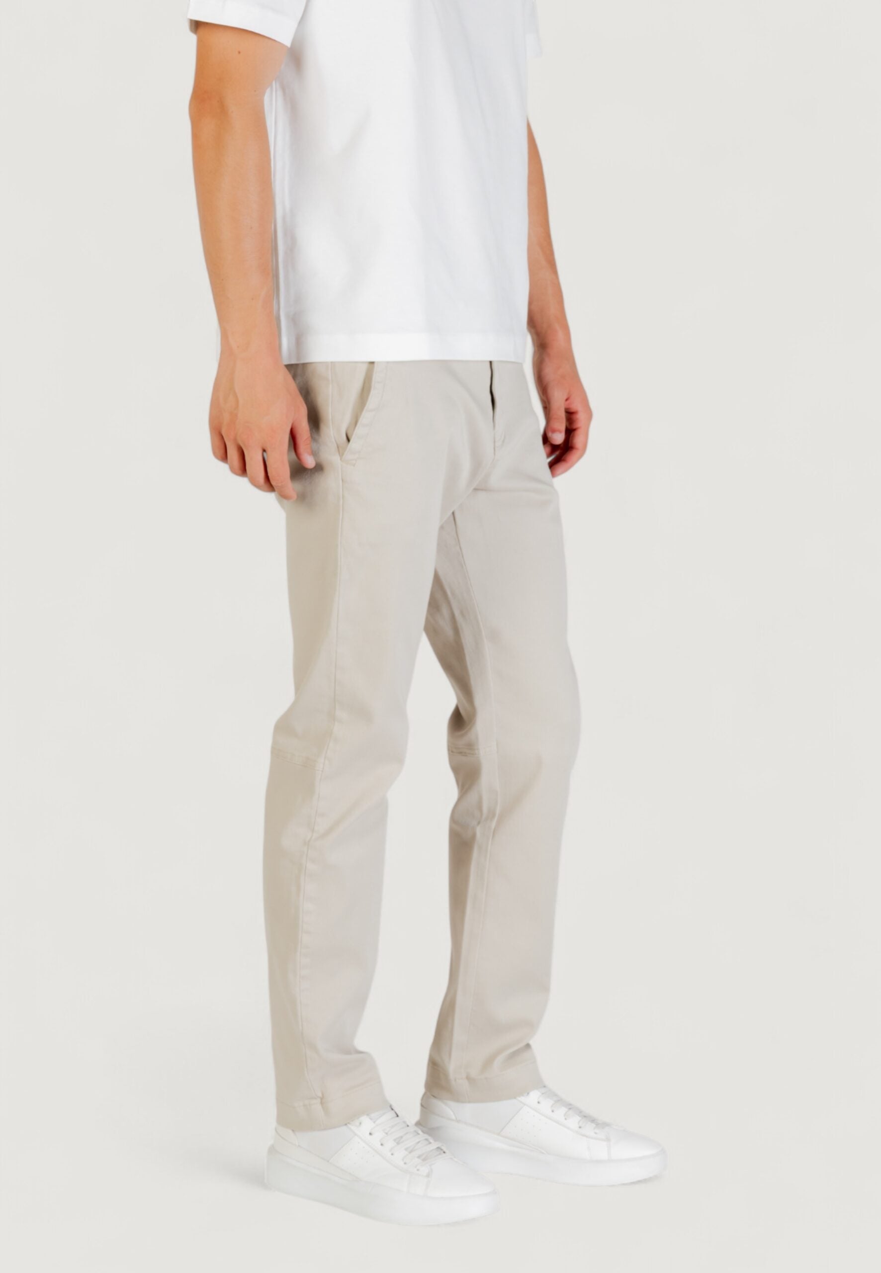 BOSS メンズ ライトベージュ トラウザーズ