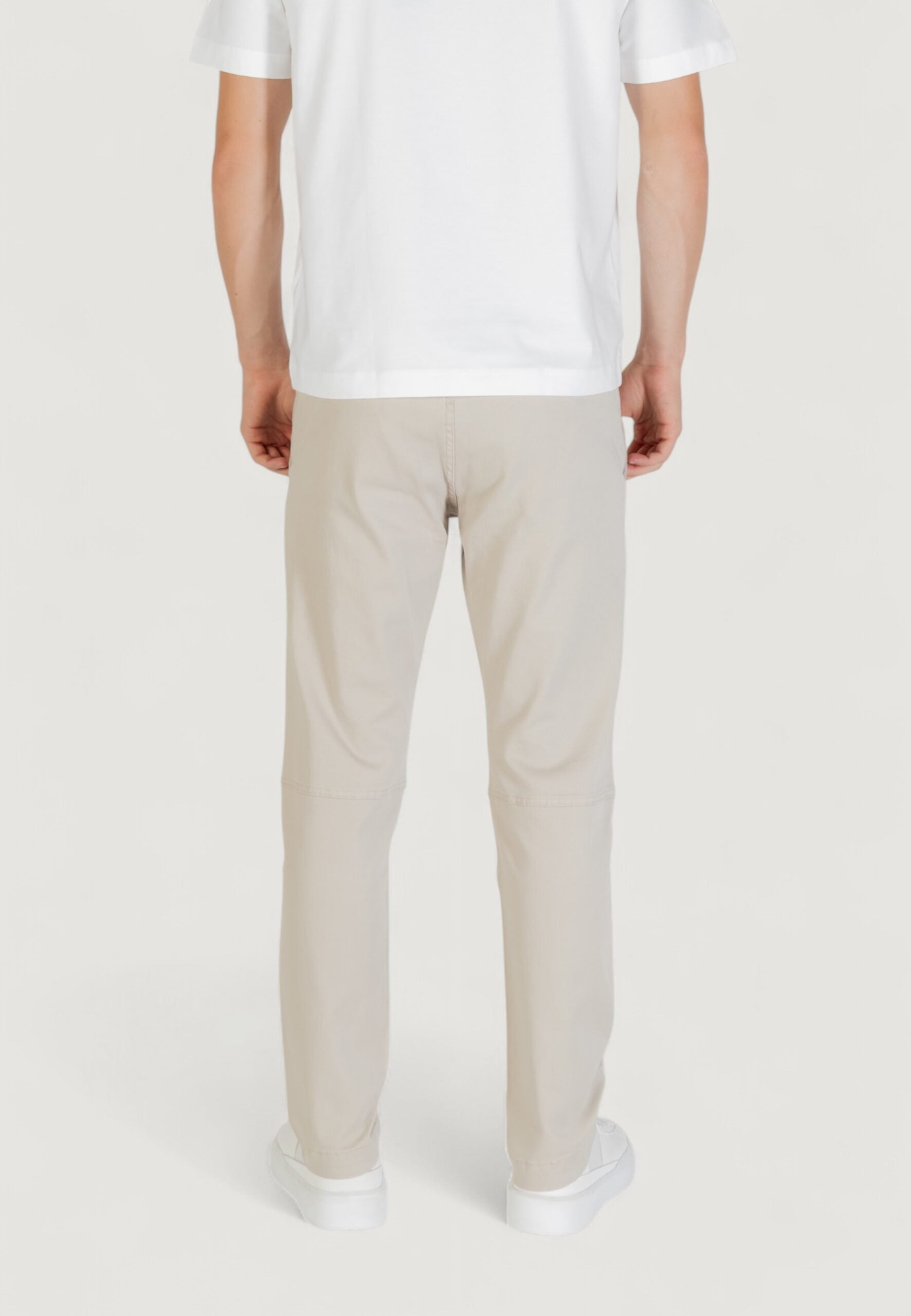 BOSS メンズ ライトベージュ トラウザーズ
