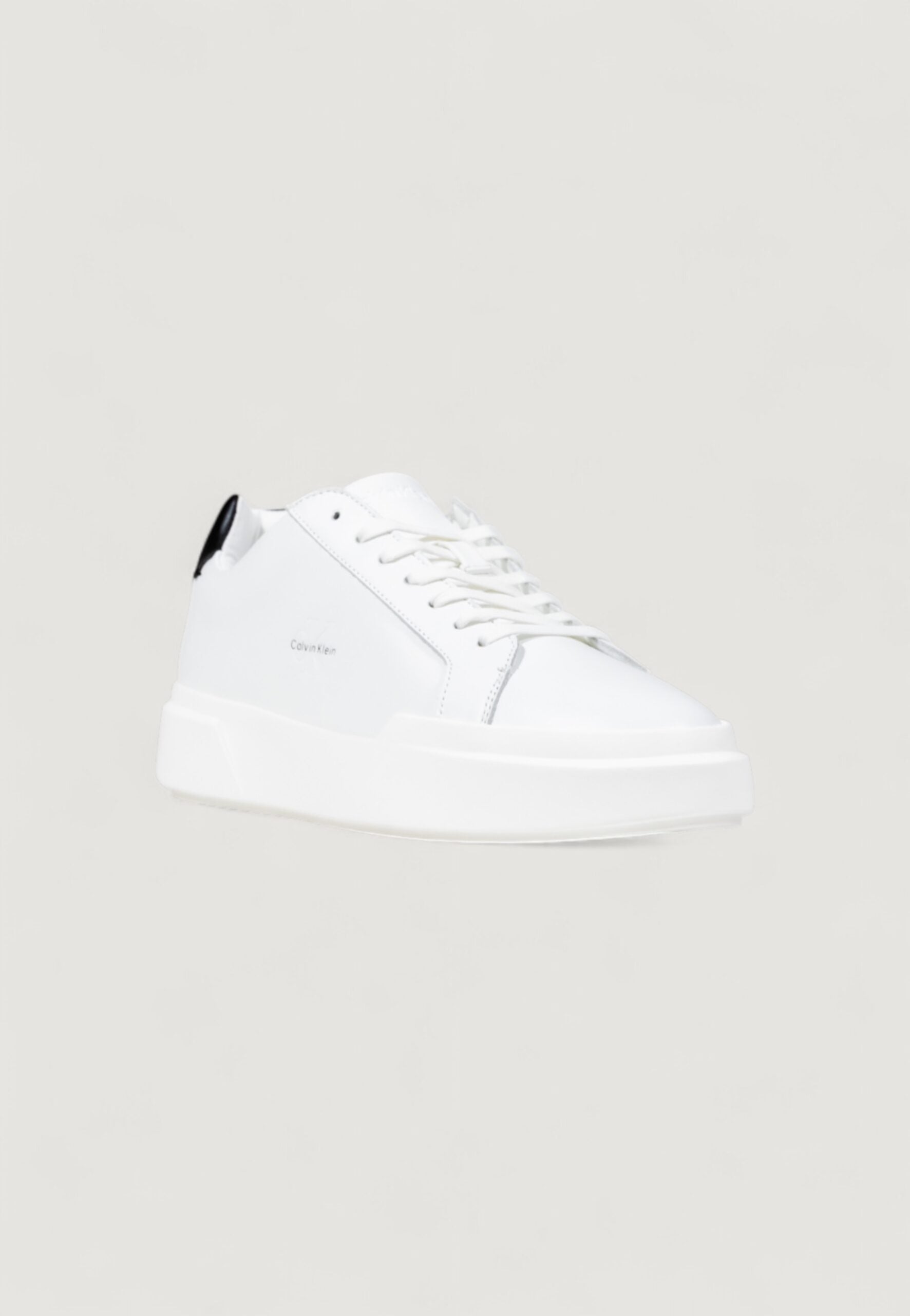 カルバン・クライン メンズ ホワイト&ブラック チャンキー カップソール スニーカー