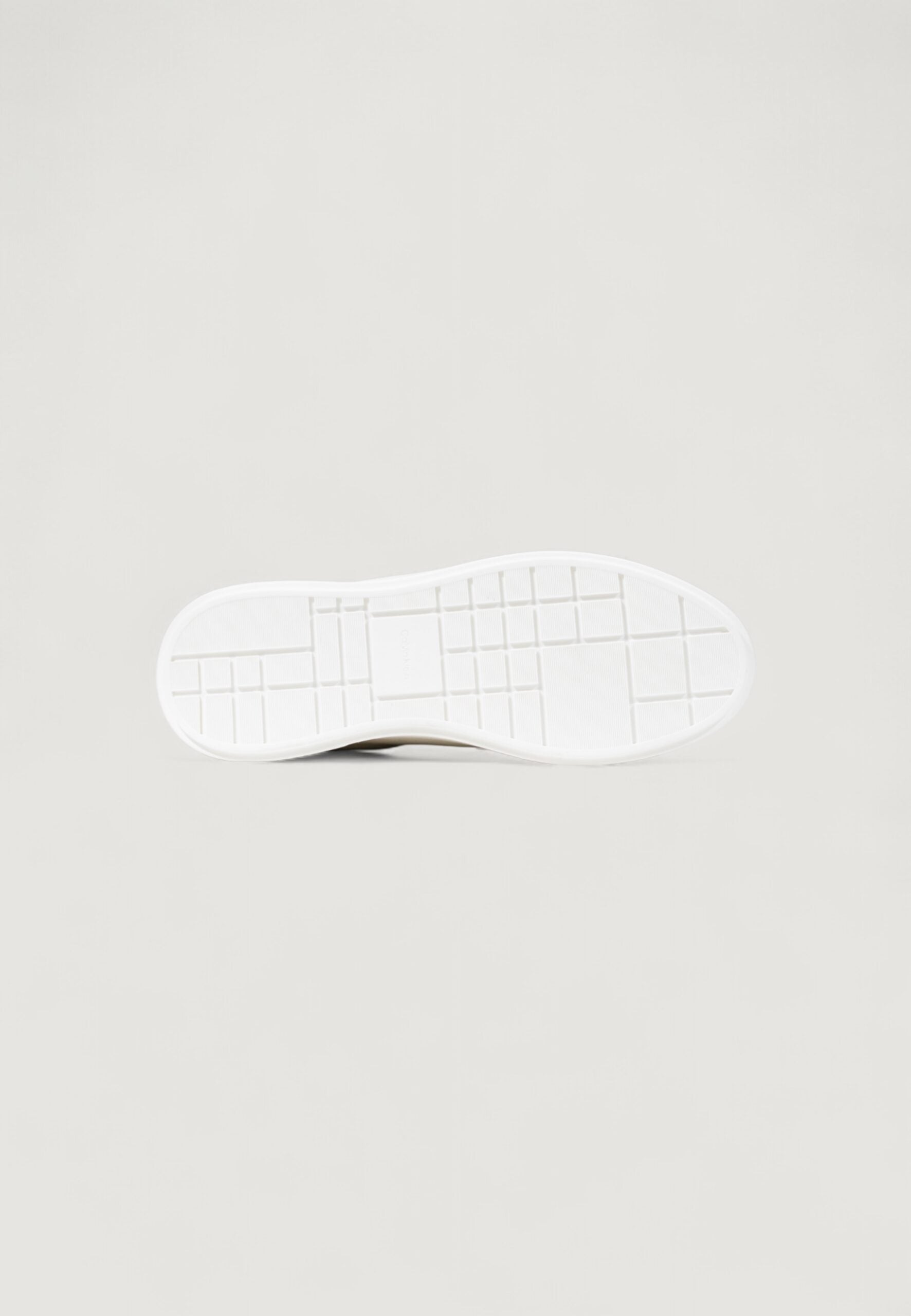 カルバン・クライン メンズ ホワイト&ブラック チャンキー カップソール スニーカー