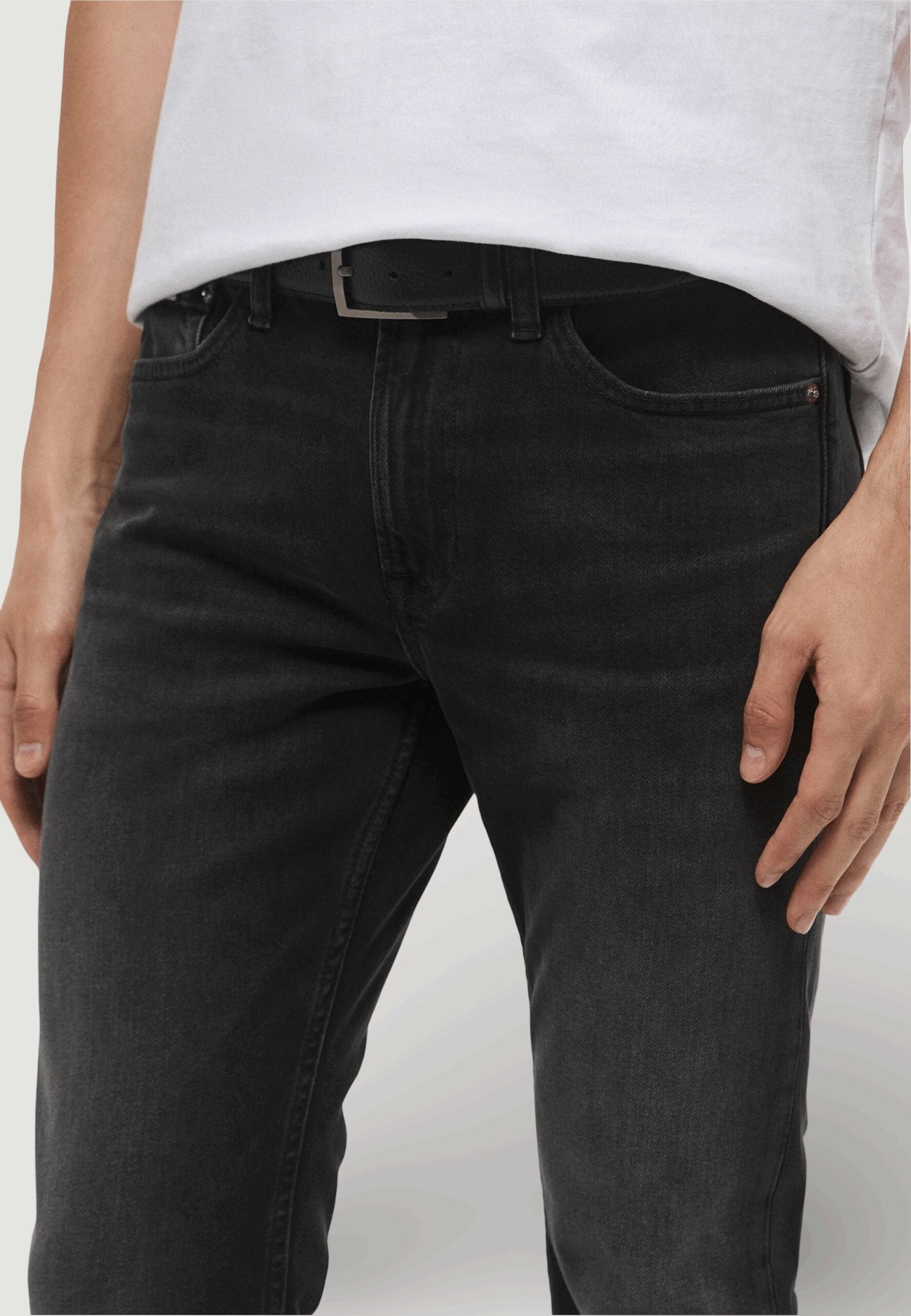 Calvin Klein Jeans Men's Black Slim Taper Jeans - Oil Slick Finish