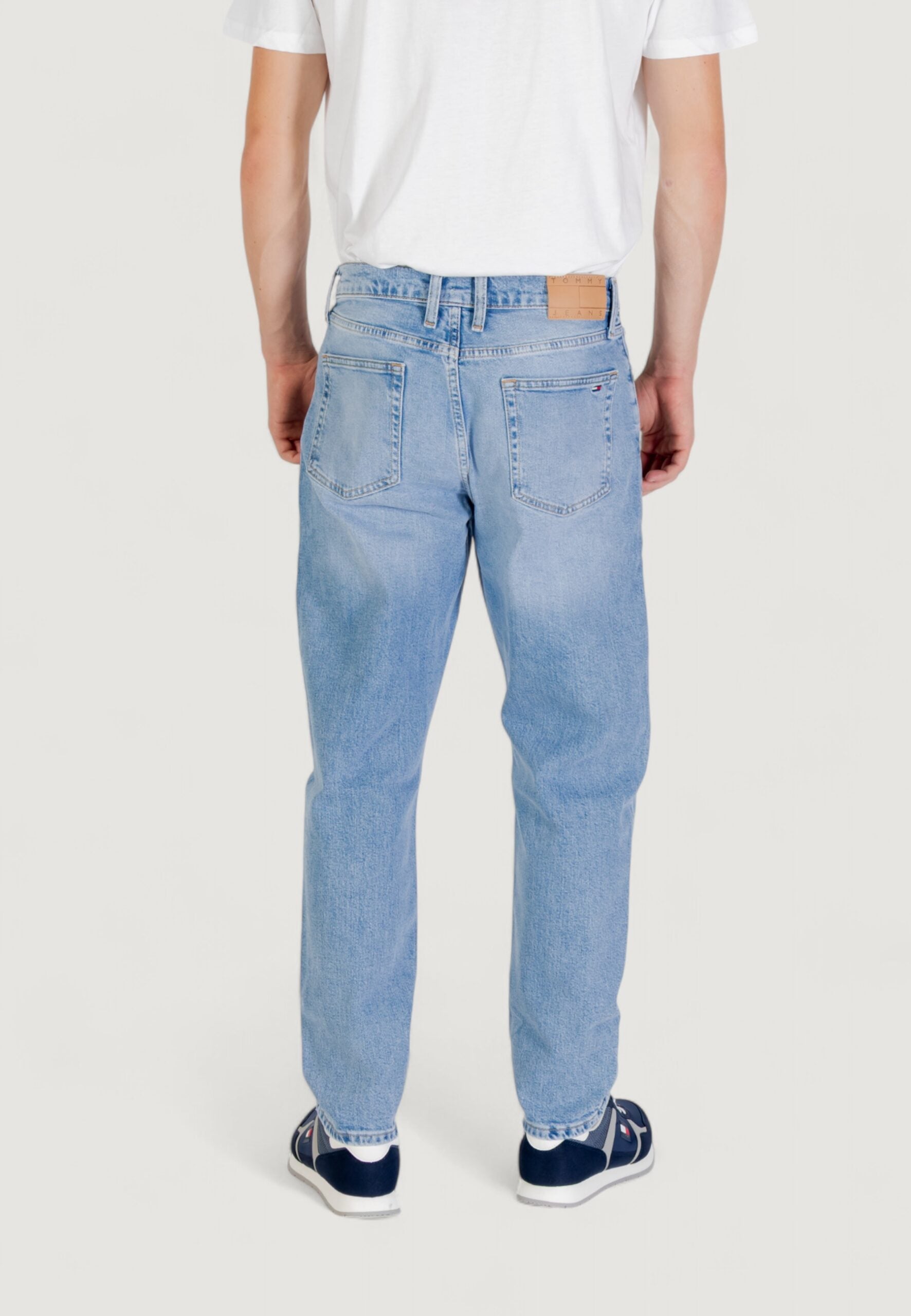 Tommy Hilfiger Jeans Men's Isaac Relaxed Tapered Jeans - Light Denim