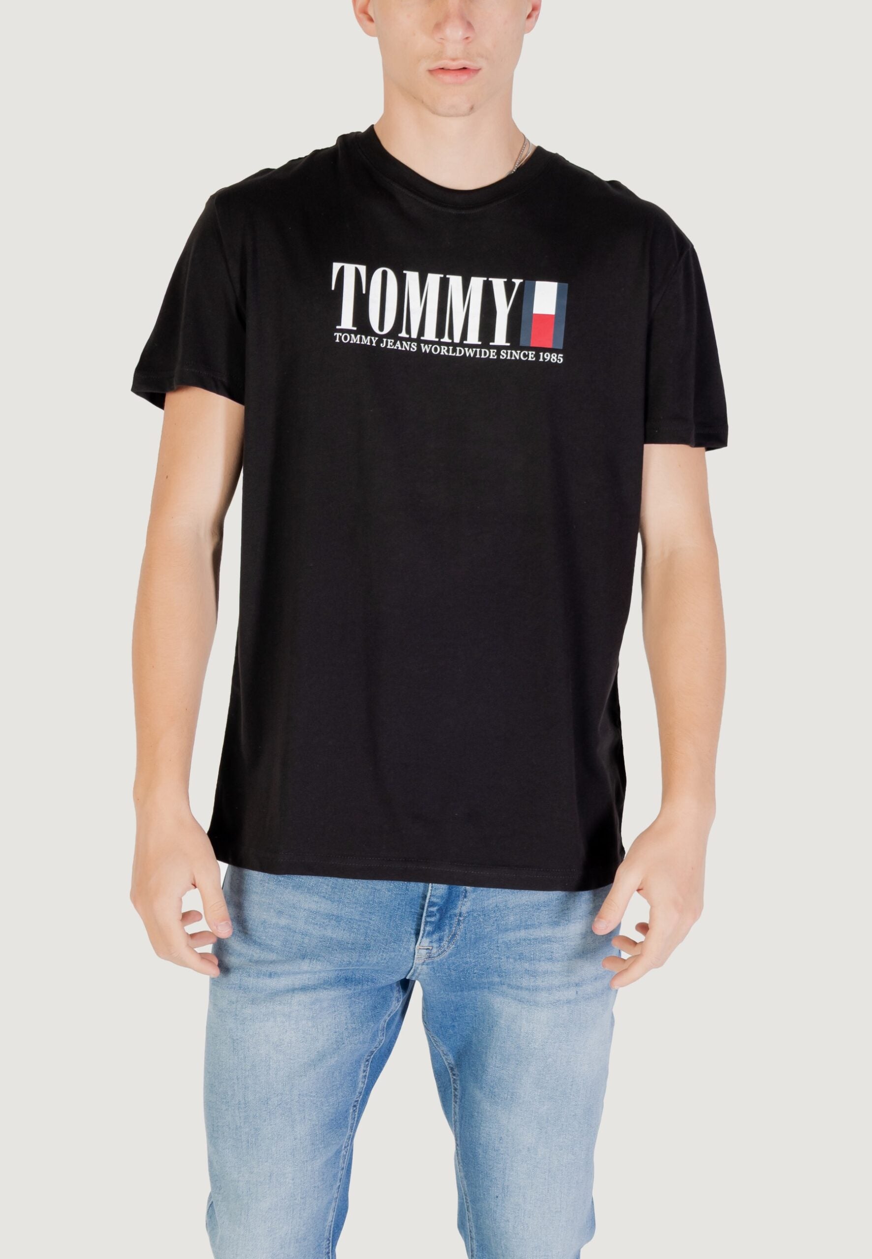トミーヒルフィガージーンズ TJM レギュラーフィット ブラック Tシャツ - トミーDNA フラッグロゴ