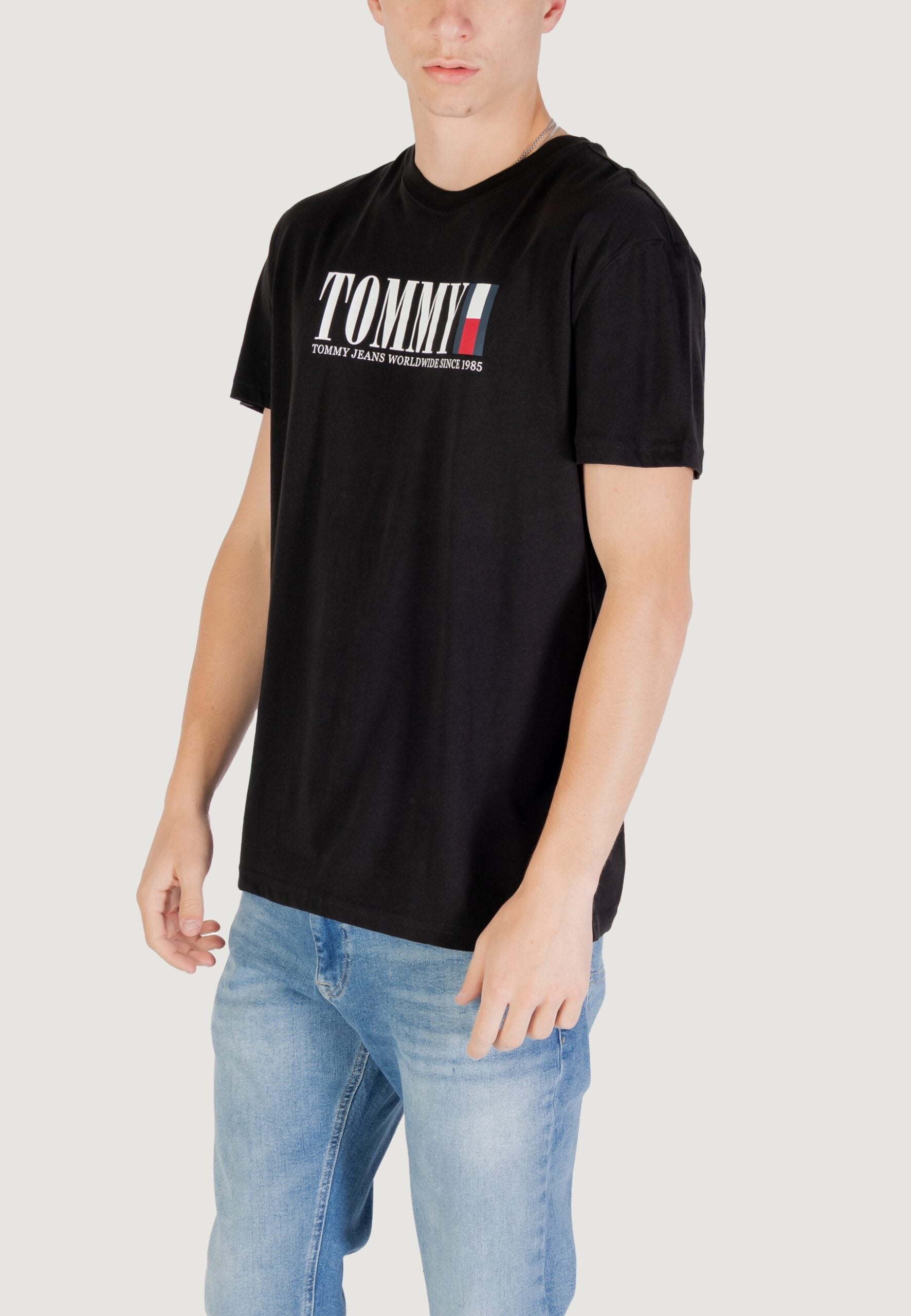 Tommy Hilfiger Jeans TJM Regular Fit Black T-Shirt - Tommy DNA Flag Logo