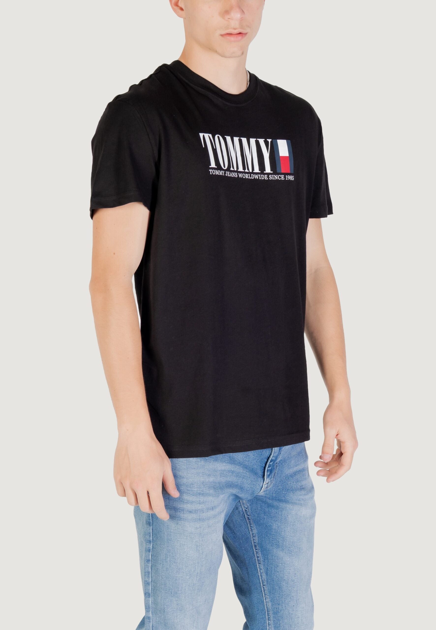 Tommy Hilfiger Jeans TJM Regular Fit Black T-Shirt - Tommy DNA Flag Logo
