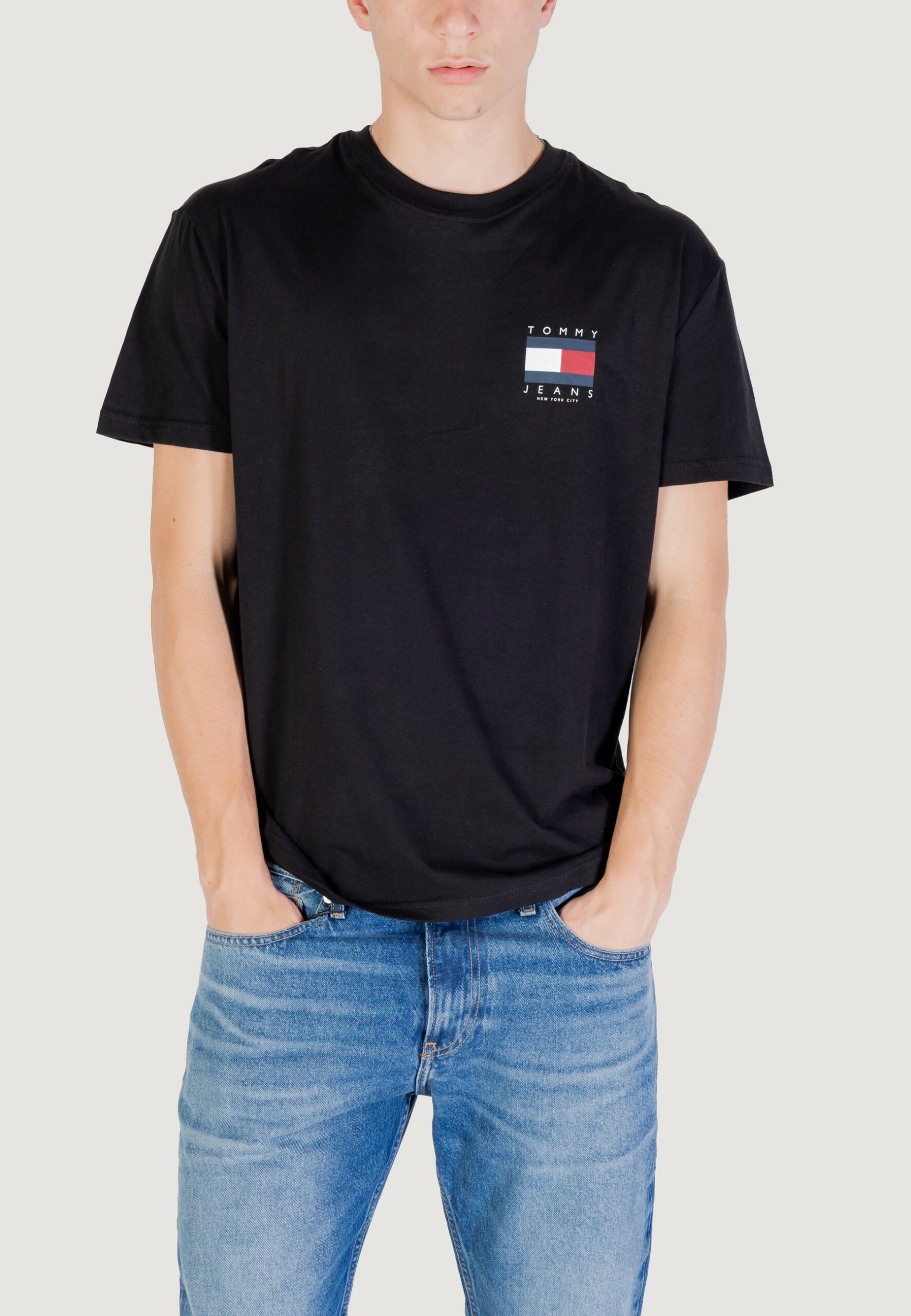Tommy Hilfiger Jeans TJM Regular Fit Black T-Shirt - Flag Graphic Logo