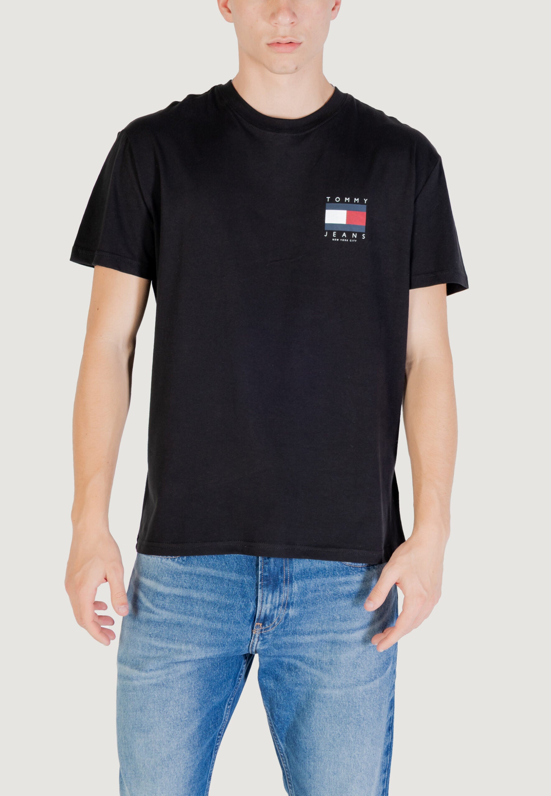 Tommy Hilfiger Jeans TJM Regular Fit Black T-Shirt - Flag Graphic Logo