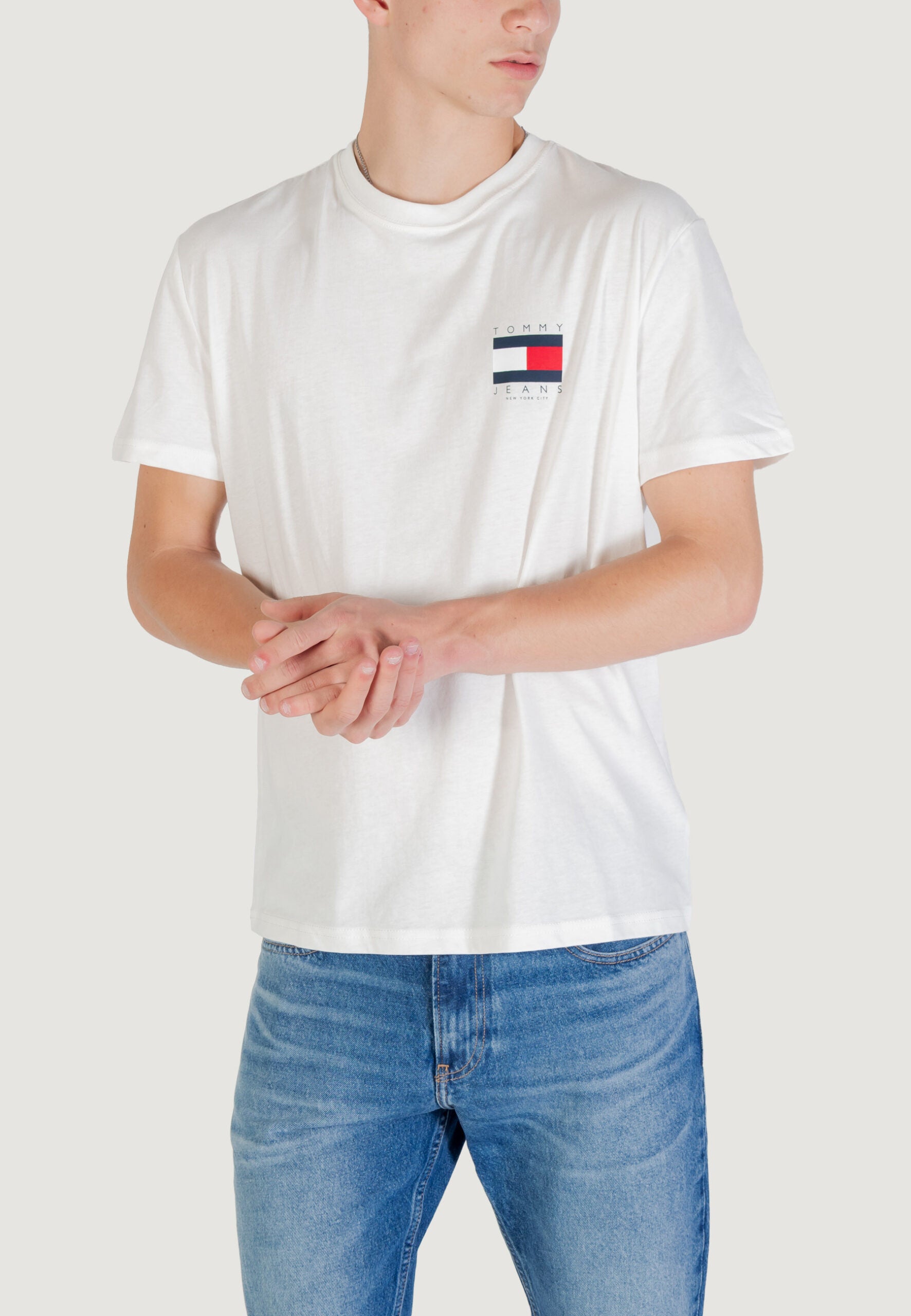 Tommy Hilfiger TJM Regular Fit White T-Shirt - Flag Graphic Logo