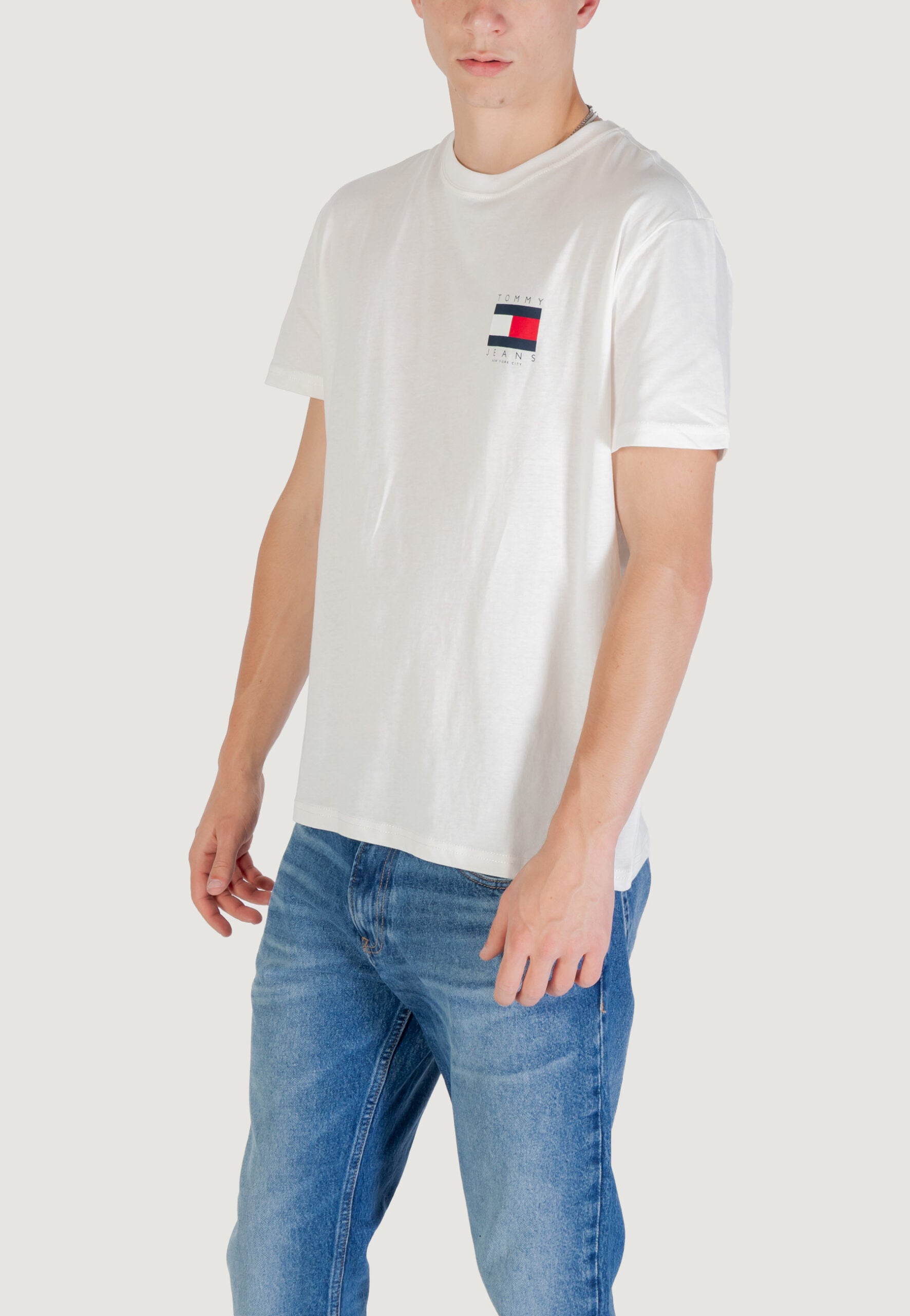 Tommy Hilfiger TJM Regular Fit White T-Shirt - Flag Graphic Logo