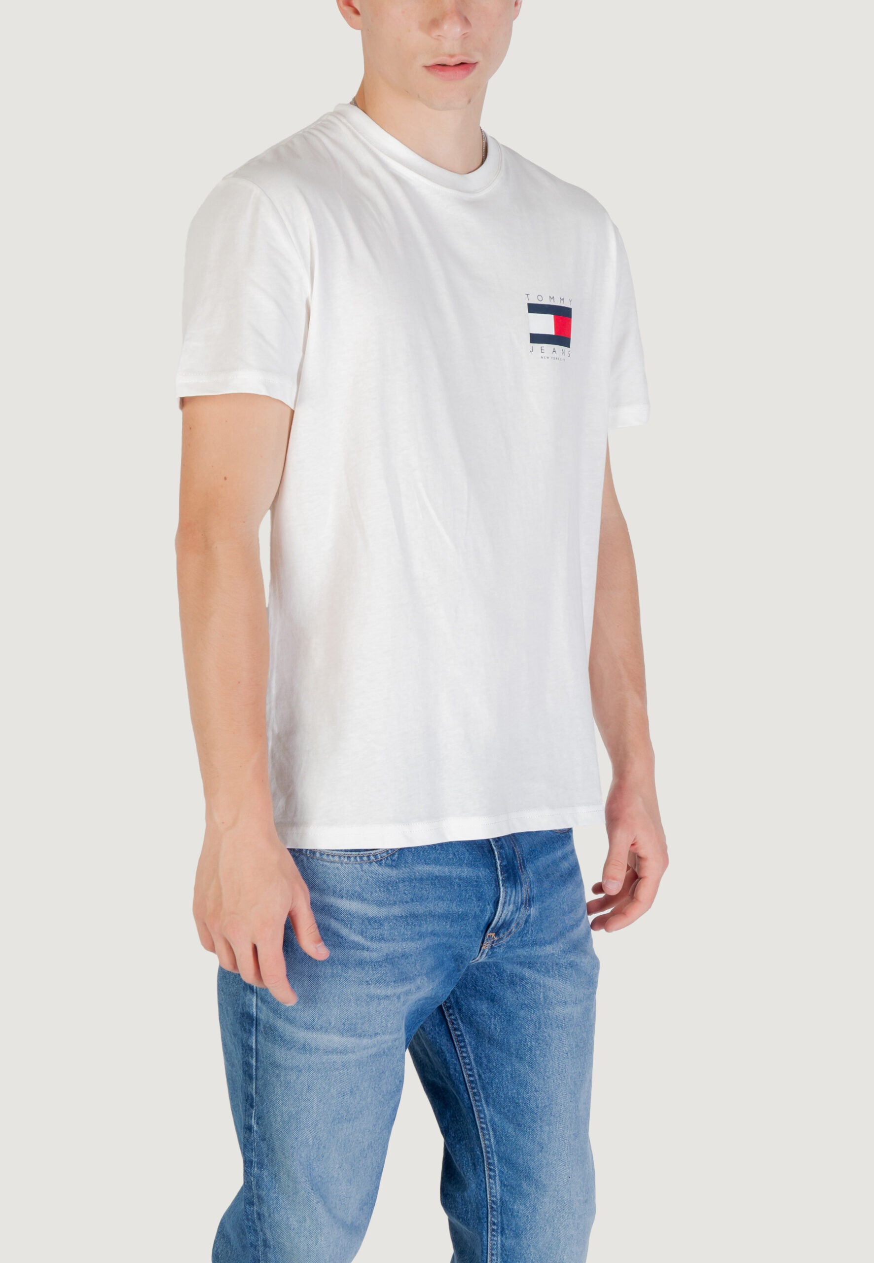 Tommy Hilfiger TJM Regular Fit White T-Shirt - Flag Graphic Logo