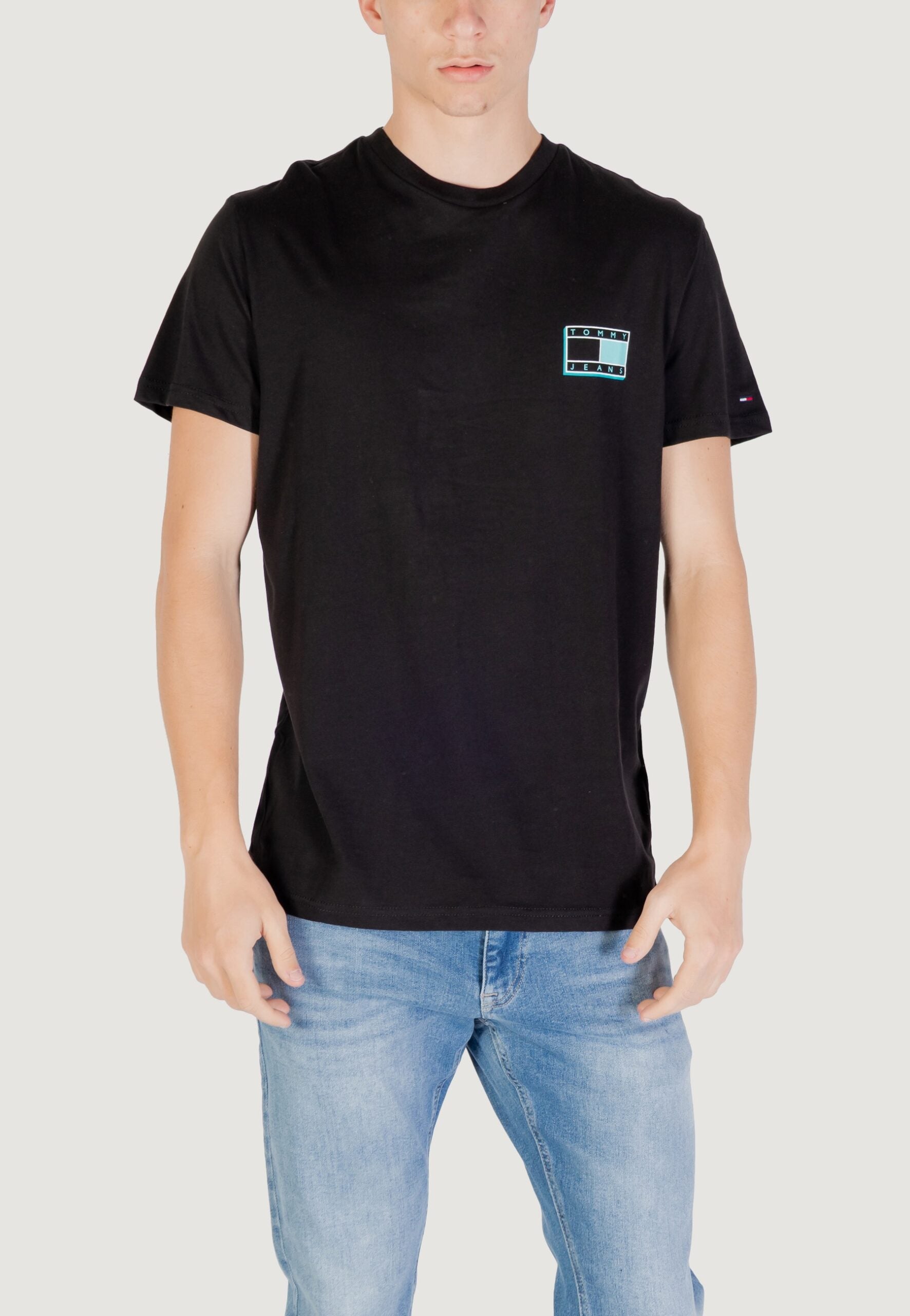 トミー ヒルフィガー TJM スリムフィット ブラック Tシャツ - ポップカラー フラッグ ロゴ