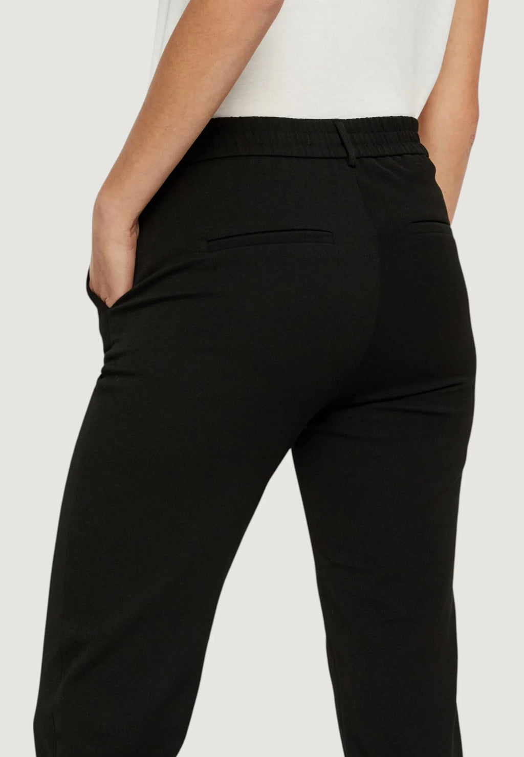 Vero Moda regular trousers VMMAYA MW LOOSE SOLID PANT NOOS