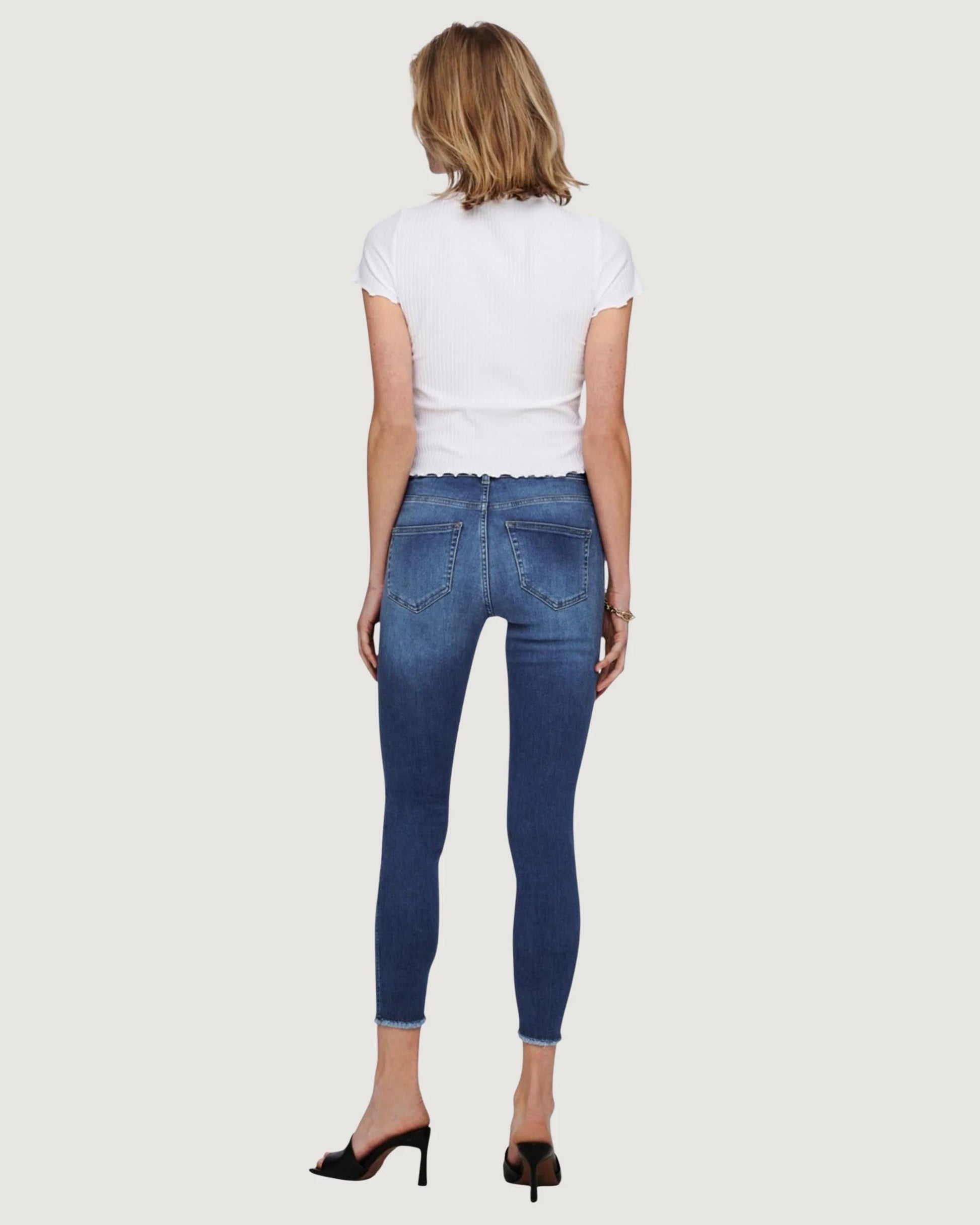 T-shirts Only ONLEMMA S/S SHORT TOP