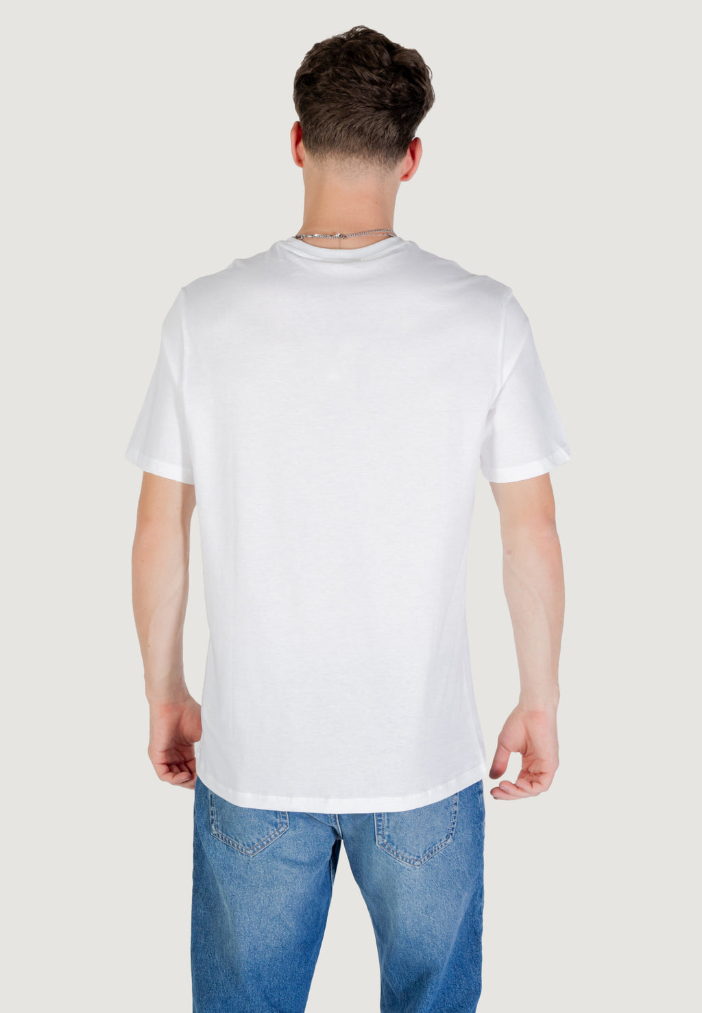 カルバン・クライン ジーンズ メンズ ホワイト ジャージー Tシャツ - 胸バッジ ロゴ