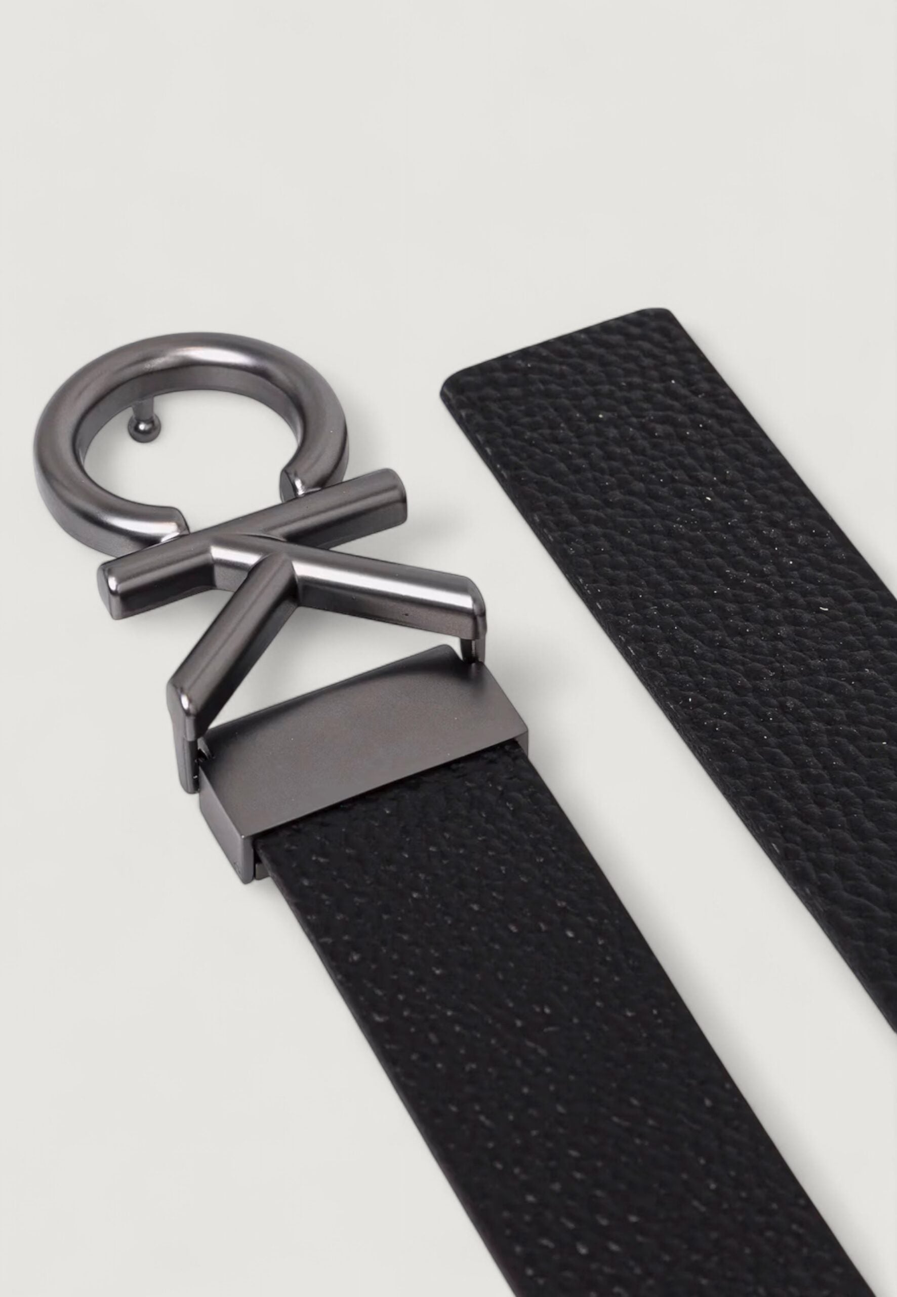 カルバン・クライン メンズ ブラック ホールマーク ロゴ レザーベルト