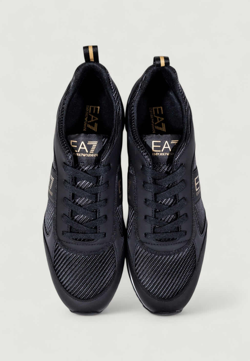 EA7 メンズ ブラック＆ゴールド スニーカー AF18613