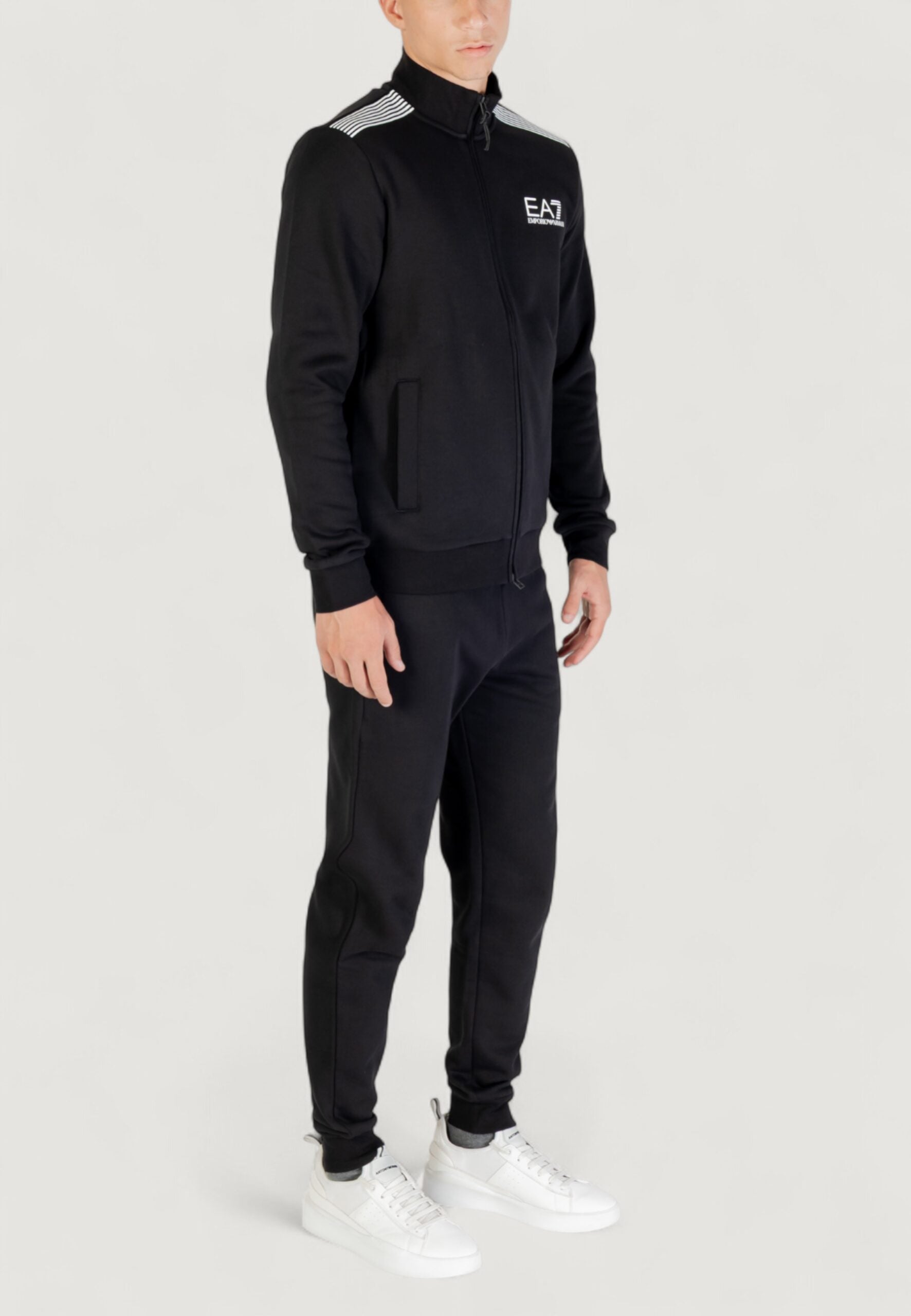 S* EMPORIO ARMANI EA7 イーグル 袖プリント 半袖Tシャツ レディース S 白 kz3812154825 EA7 ブラック トラックスーツ S 関税込◇EA7 EMPORIO ARMANI 上下