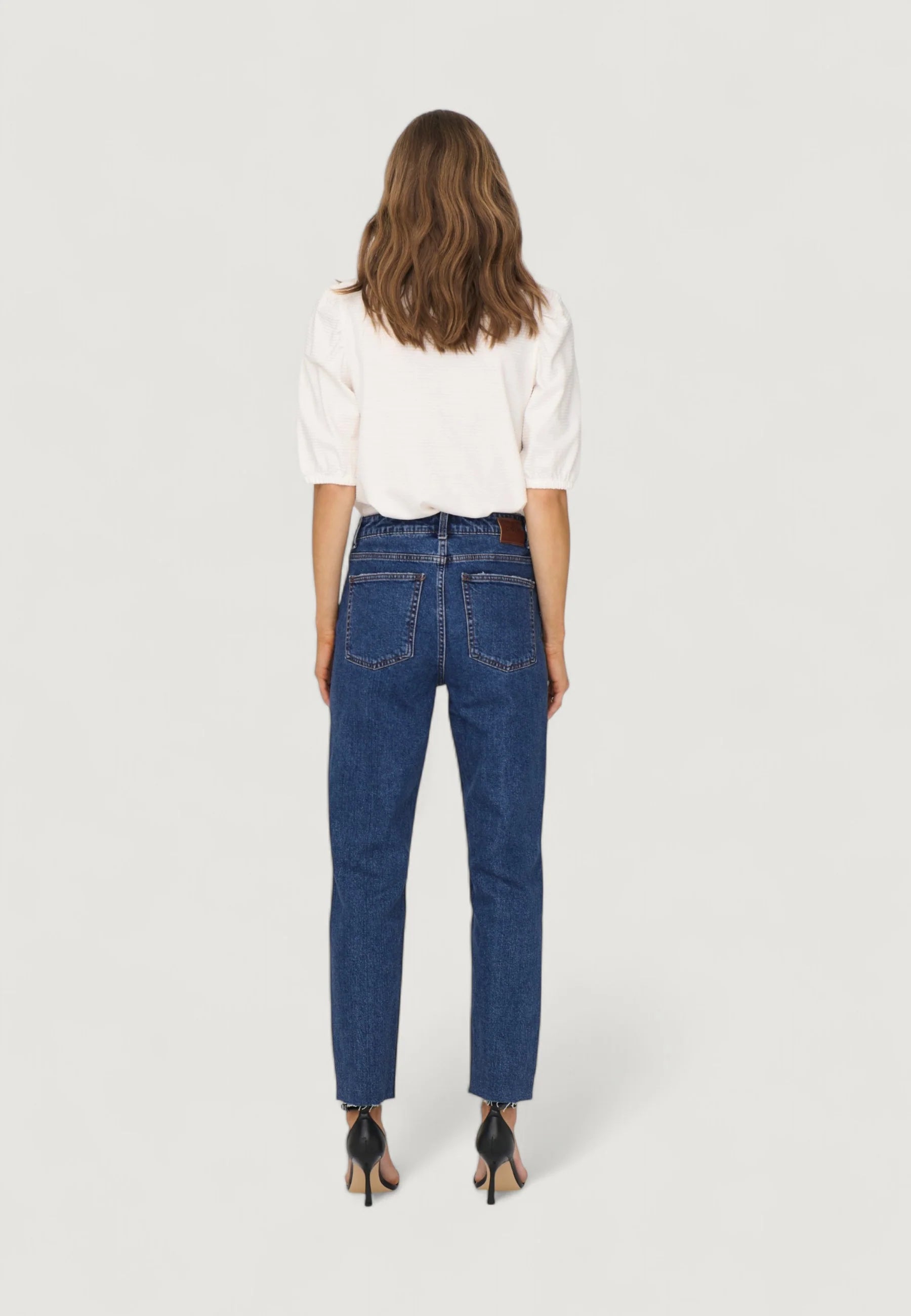 Mom jeans Only ONLEMILY HW ST RAW CR AN MAE05 NOOS