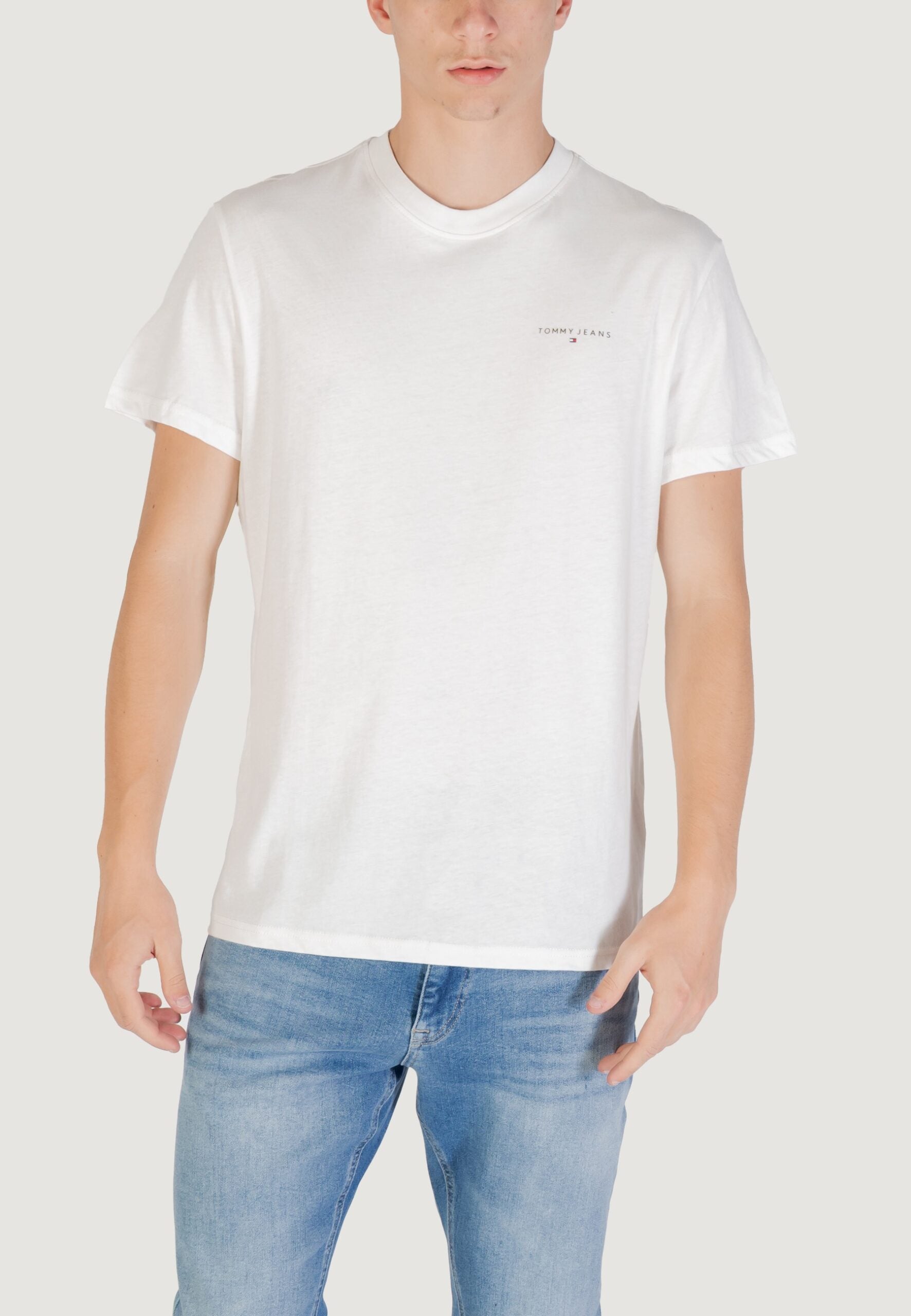 トミー ヒルフィガー TJM スリムフィット クリーム Tシャツ - リニア チェスト ロゴ