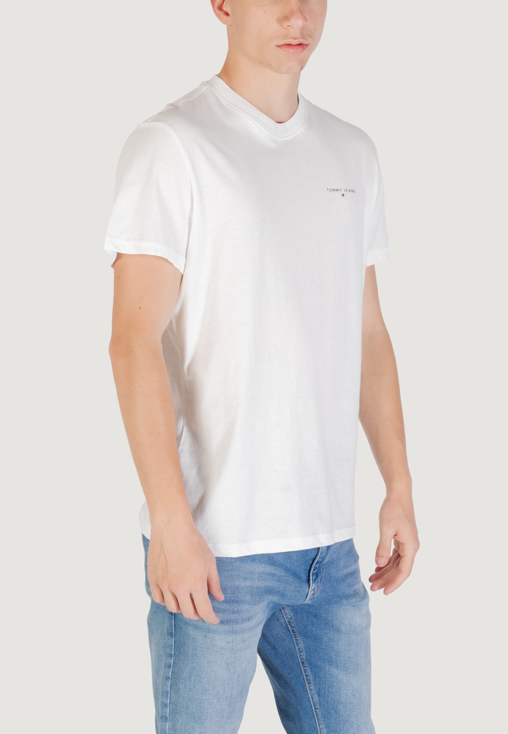 トミー ヒルフィガー TJM スリムフィット クリーム Tシャツ - リニア チェスト ロゴ